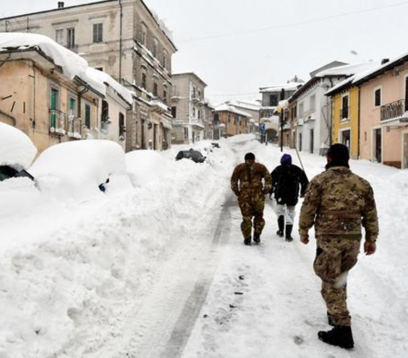Les opérations de secours se poursuivent suite au séisme survenu au centre de l'Italie.