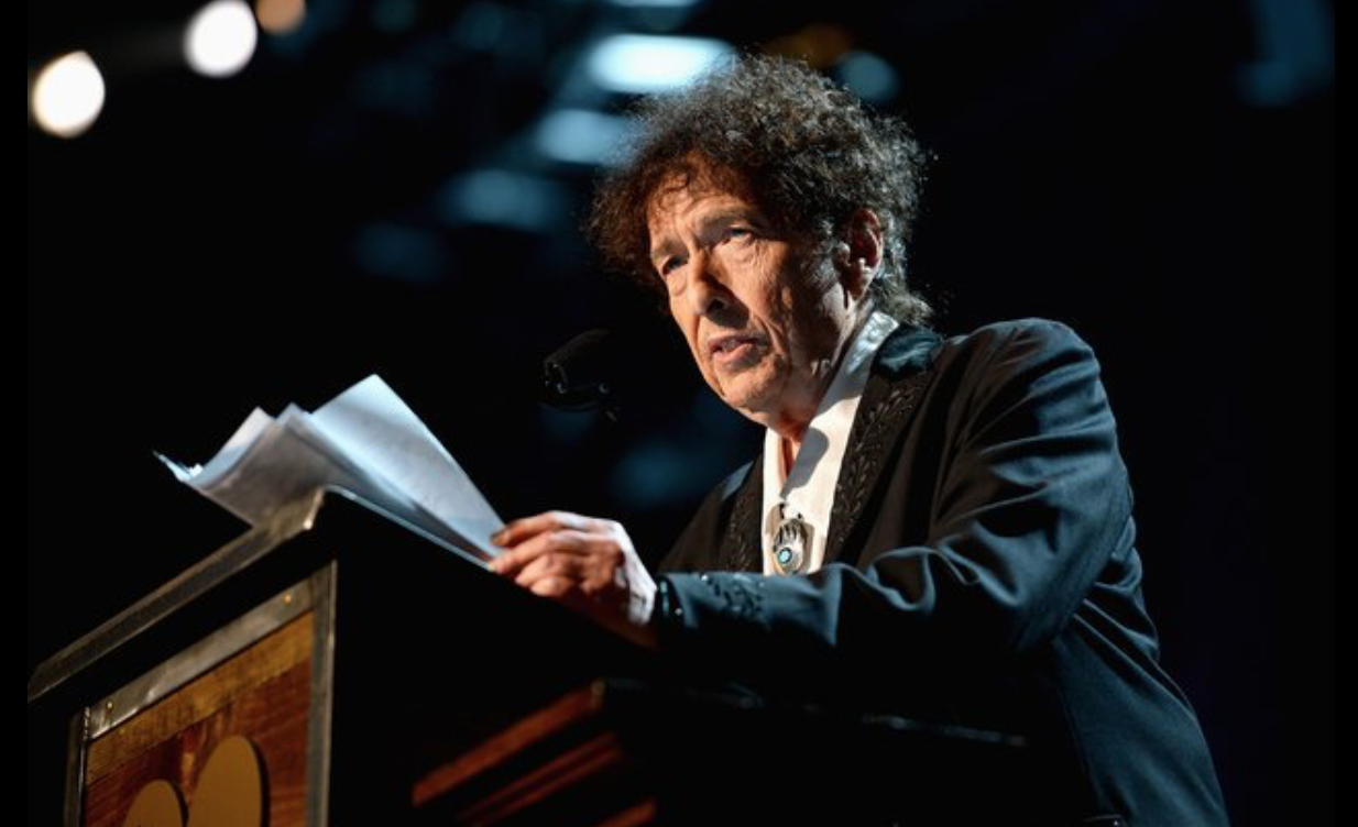 Bob Dylan - lauréat du dernier prix Nobel de littérature - sort un triple album de reprises de Frank Sinatra.