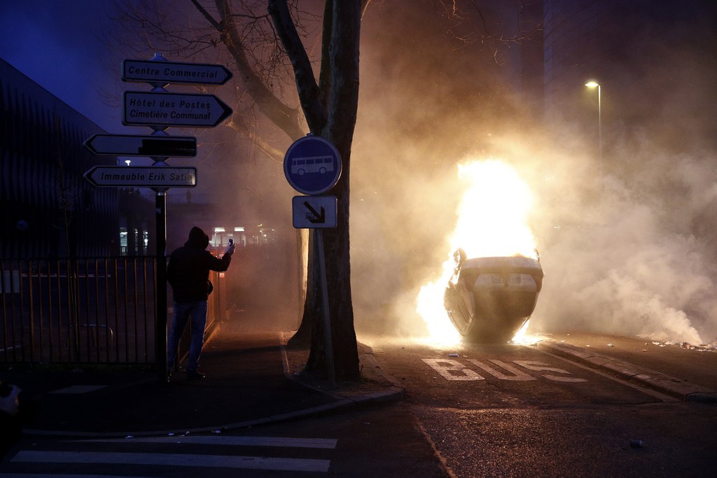 L'interpellation violente du jeune homme a entraîné plusieurs nuits de tensions dans différentes villes françaises.