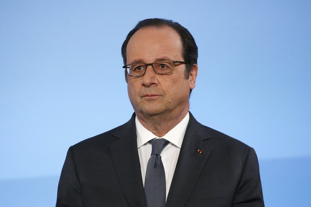 Intervenant en tant que "garant de l'indépendance de l'autorité judiciaire", François Hollande s'élève dans un communiqué "solennellement contre toute mise en cause des magistrats dans les enquêtes et les instructions qu'ils mènent dans le respect de l'Etat de droit."