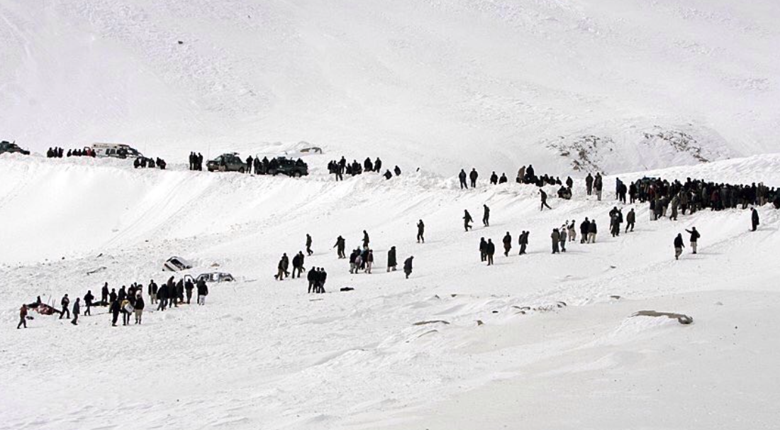 Les avalanches qui ont ravagé l'Afghanistan ont fait au moins 190 morts et 300 blessés.