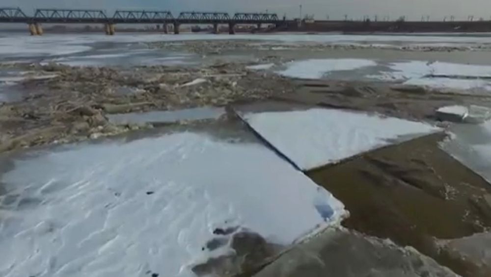 La vidéo montre la fonte des glaces en accéléré.