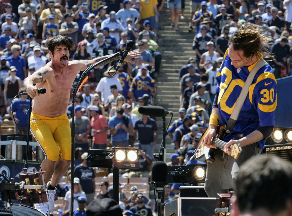 Les Red Hot Chili Peppers du bondissant Anthony Kiedis seront les têtes d'affiche de cette édition 2017.