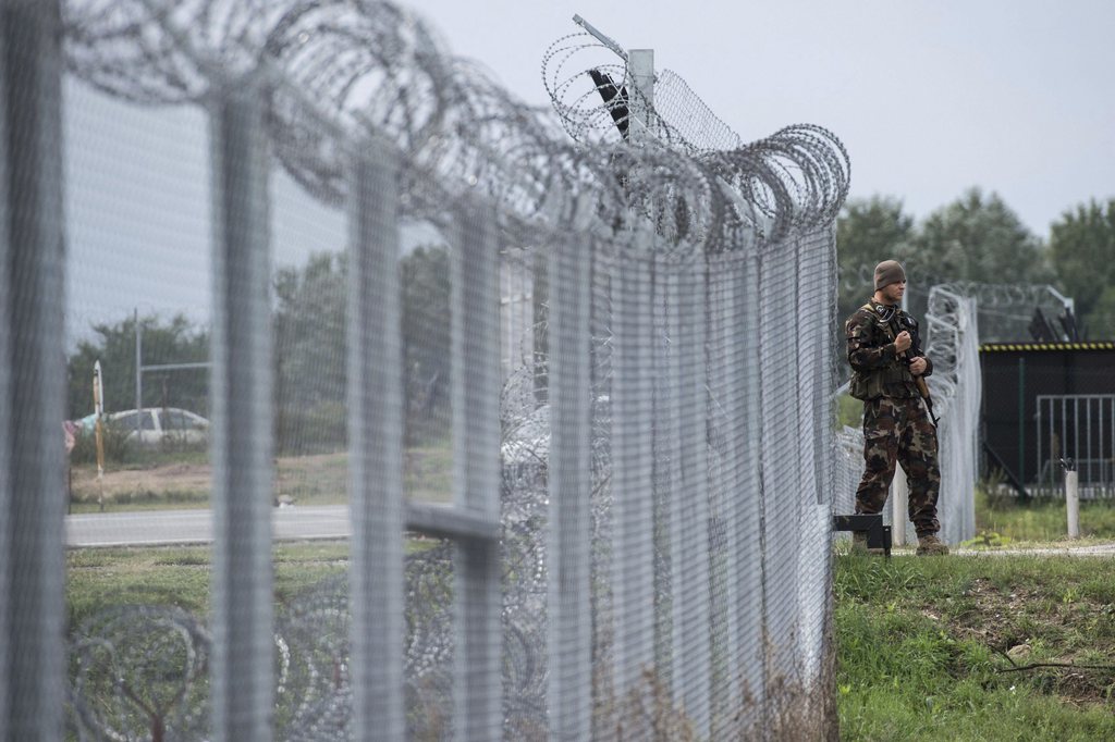 Les camps seront installés à la frontière avec la Serbie.