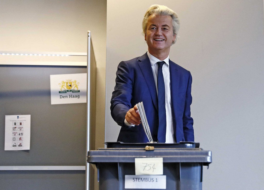 Geert Wilders s'est dit prêt à participer à une coalition gouvernementale, bien qu'exclue par l'ensemble des autres partis.