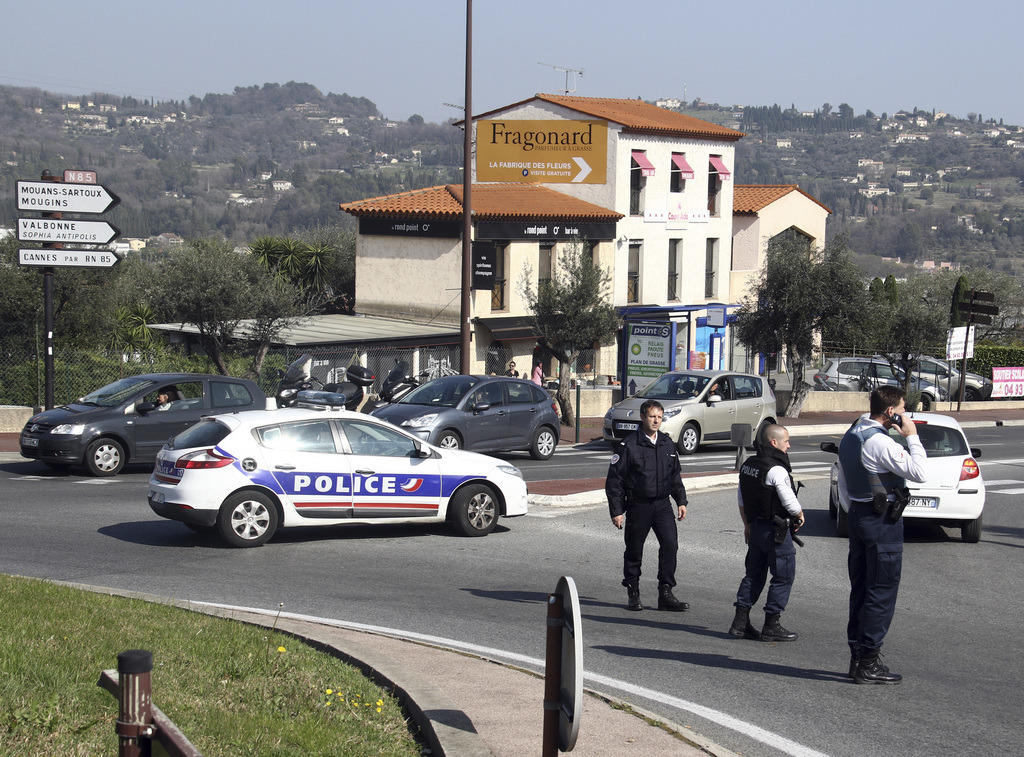 Dans l'enquête sur la fusillade d'un lycée de Grasse (FR) survenue jeudi, un deuxième jeune a été mis en garde à vue. 