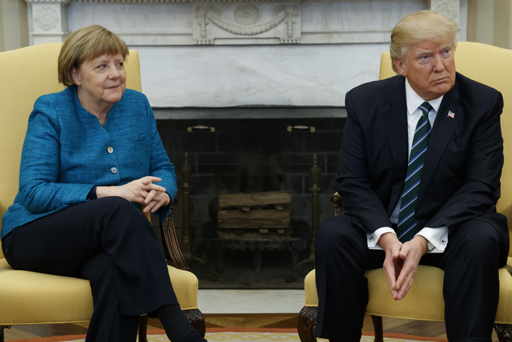 Le président américain n'aurait pas entendu la proposition de la chancelière allemande.