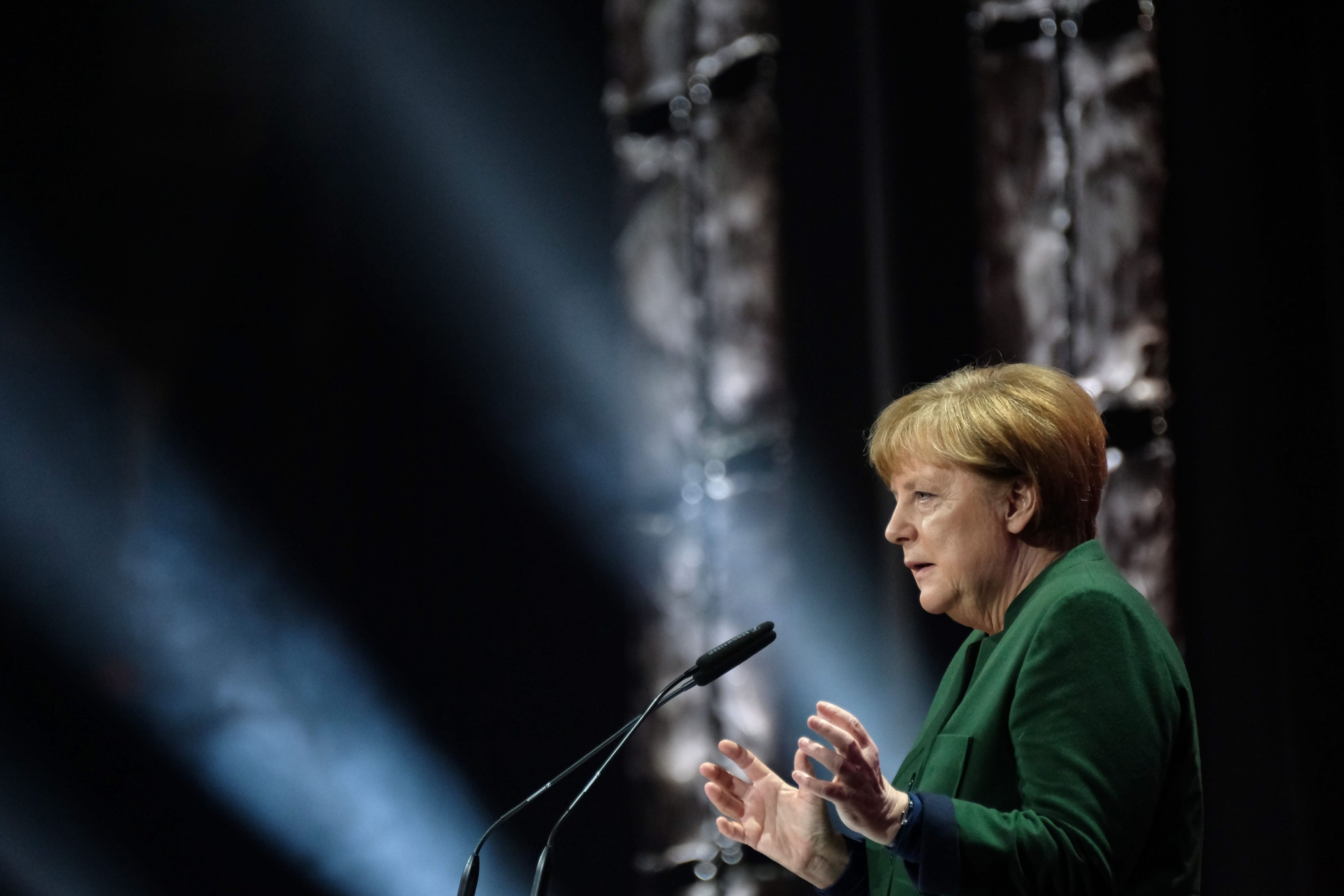 Bundeskanzlerin Angela Merkel (CDU) spricht am 19.03.2017 in Hannover (Niedersachsen) bei der Eroeffnung der IT-Messe CeBIT. Japan ist Partnerland der CeBIT 2017. (KEYSTONE/DPA/Peter Steffen)