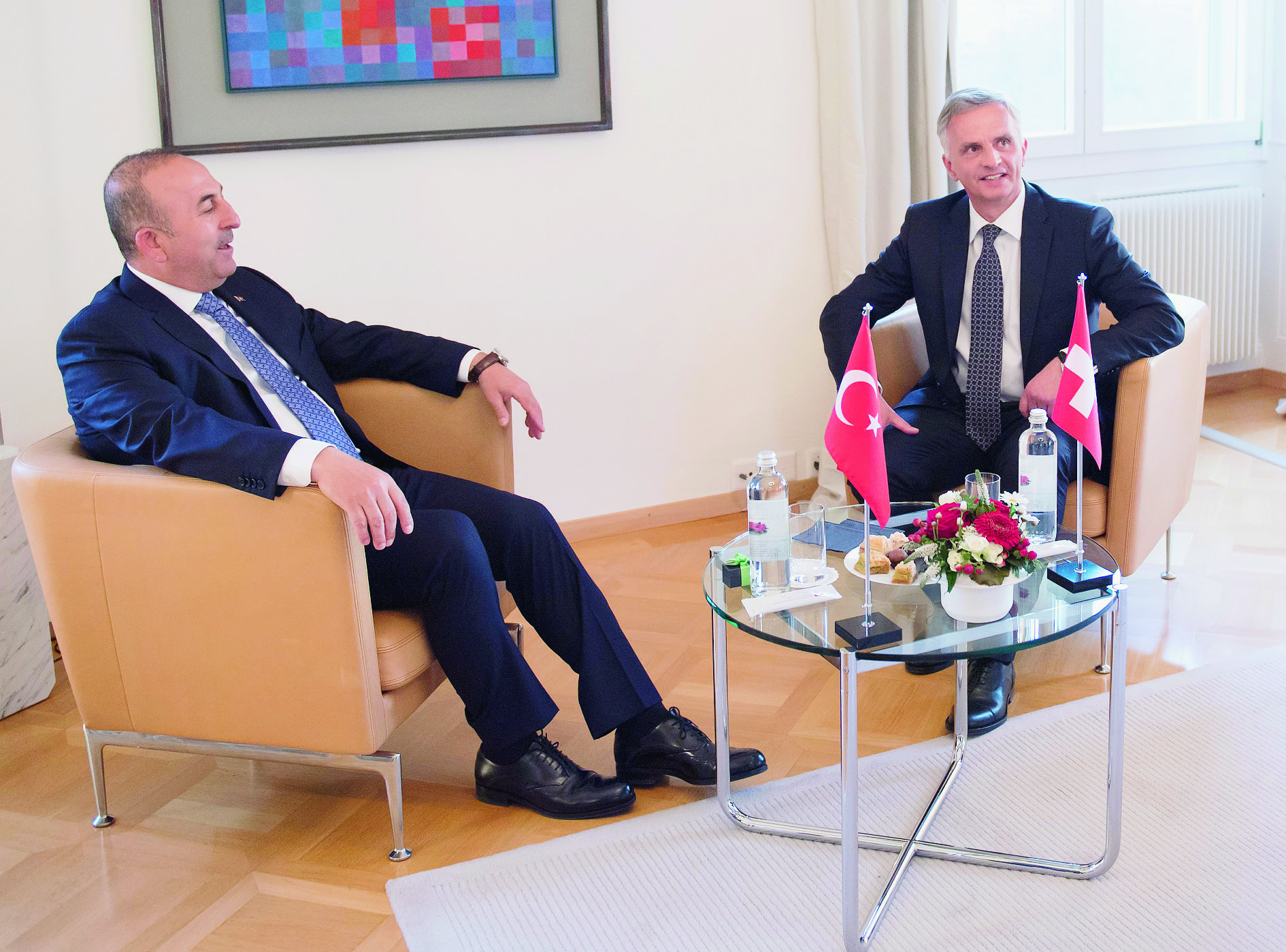 Turkish Foreign Minister Mevlut Cavusoglu, left, and Swiss Federal Councillor Didier Burkhalter, right, talk, Thursday, 23 March 2017, in Bern, Switzerland. Cavusoglu's visit to Switzerland follows a weeks-long dispute between Turkey and several other European nations over campaigning by Turkish politicians. Cavusoglu will also meet representatives of the Turkish community in Switzerland at the Turkish embassy in Bern. (KEYSTONE/POOL/Anthony Anex) SCHWEIZ BESUCH AUSSENMINISTER TUERKEI