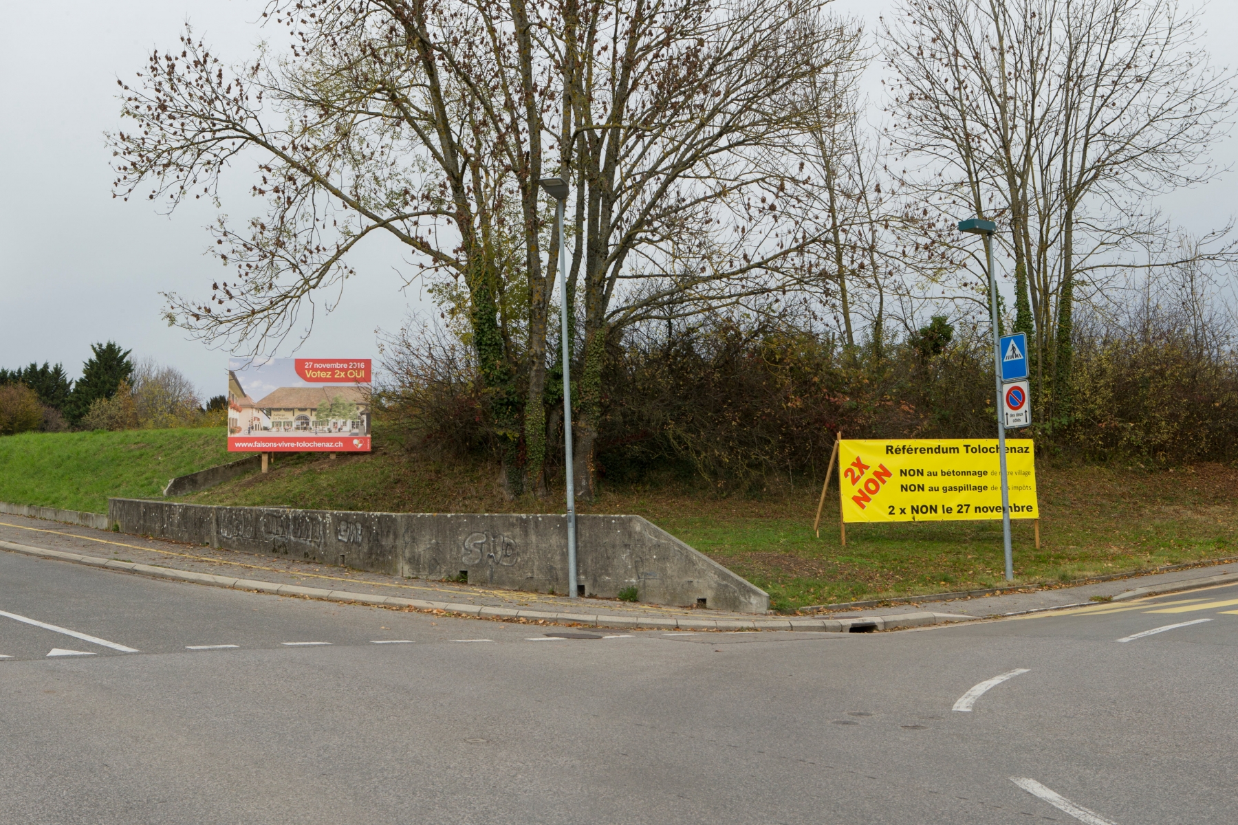 Lors de la campagne, plusieurs panneaux avaient fleurit dans le village.