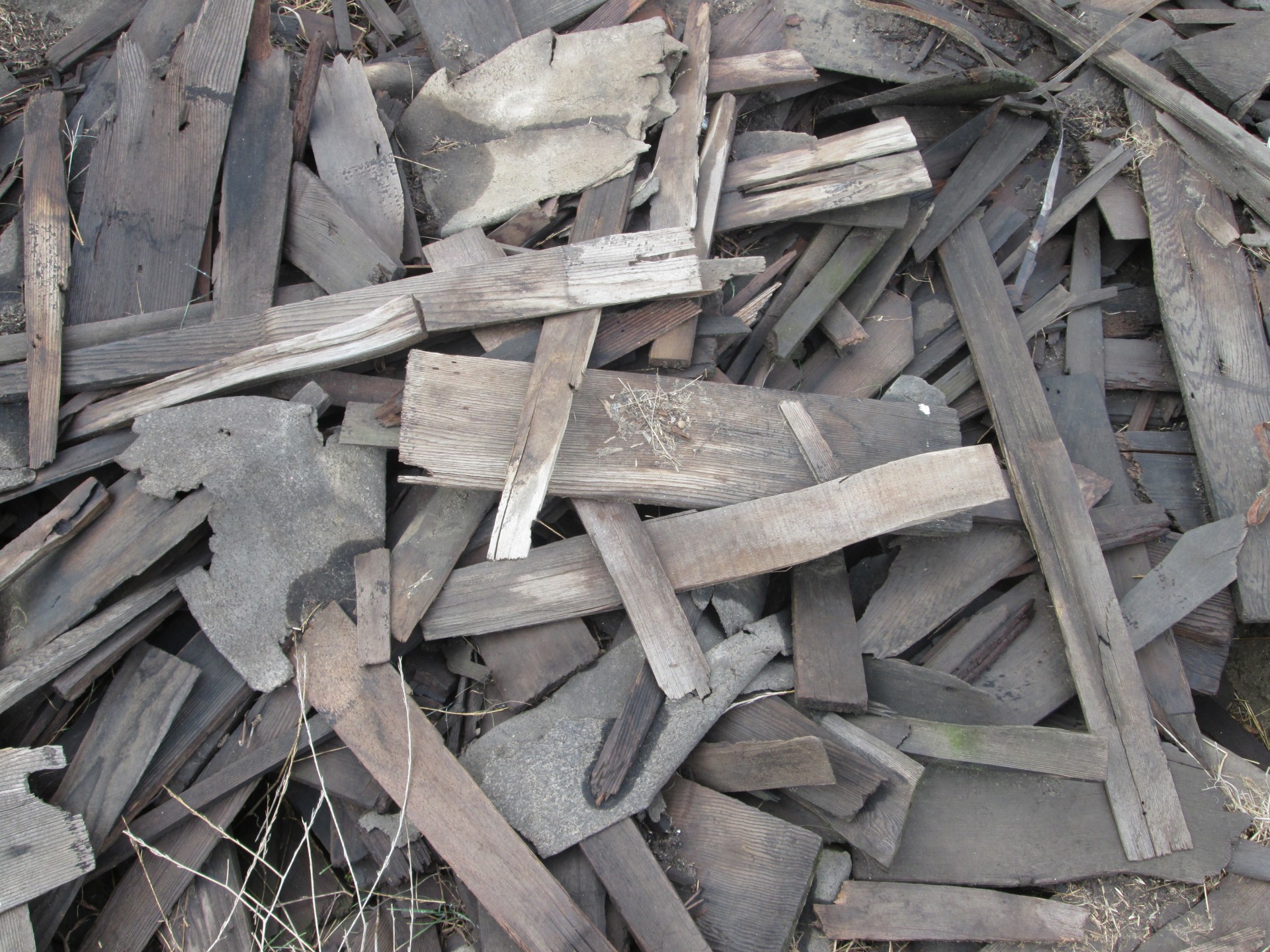 Le bois des chantiers est peu réutilisé en Suisse.