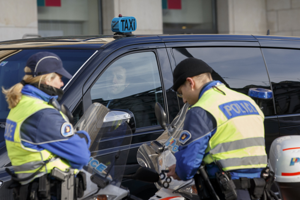 Les gendarmes genevois sont, en moyenne, les mieux payés du pays (illustration).