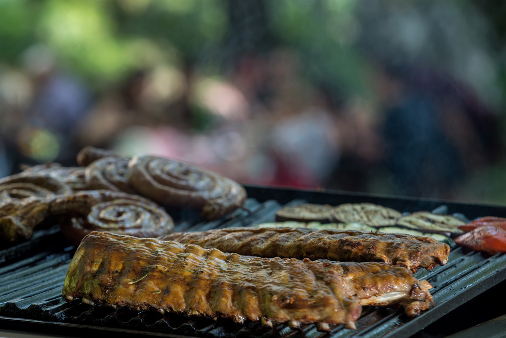 Entre le tourisme d'achat et le contrebande, chaque Suisse a mangé l'an dernier 13 kg de viande achetée à l'étranger.