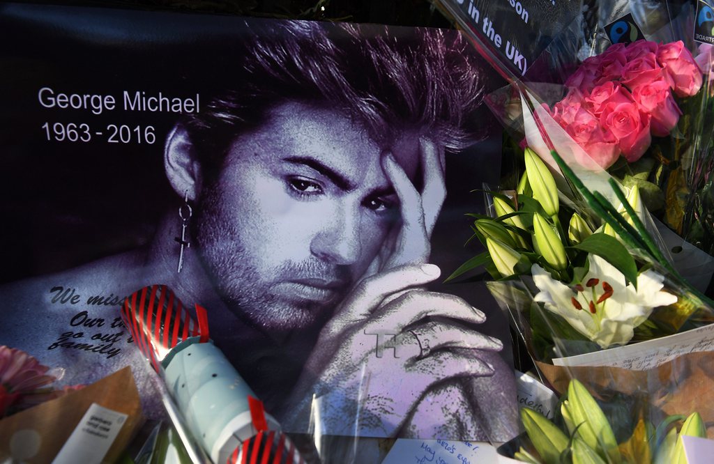Des centaines de fans de George Michael ont organisé une cérémonie commémorative. 