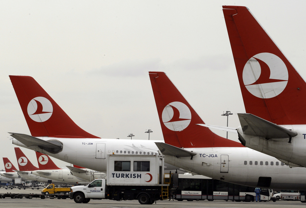 Les ordinateurs à écran tactile flanqués du logo de Turkish Airlines seront également délivrés à partir du 12 mai aux passagers de classe affaires des vols à destination du Royaume-Uni.