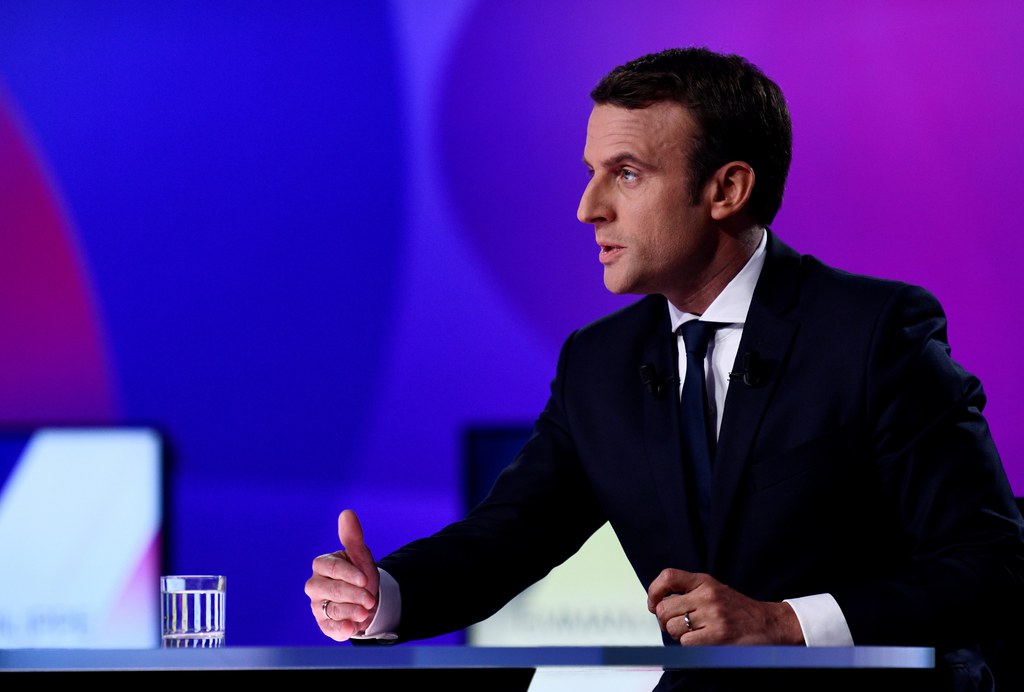 Emmanuel Macron, stable à 24%, reste en tête des intentions de vote à deux jours du premier tour.