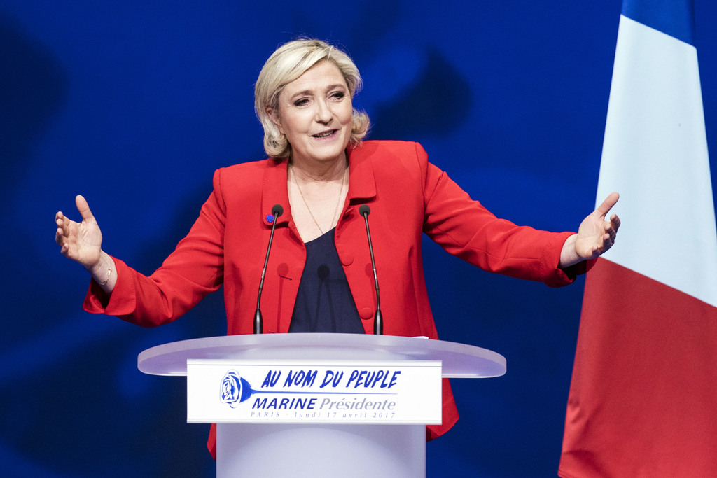 Marine Le Pen manipule les chiffres suisses pour défendre son idée du protectionnisme douanier.