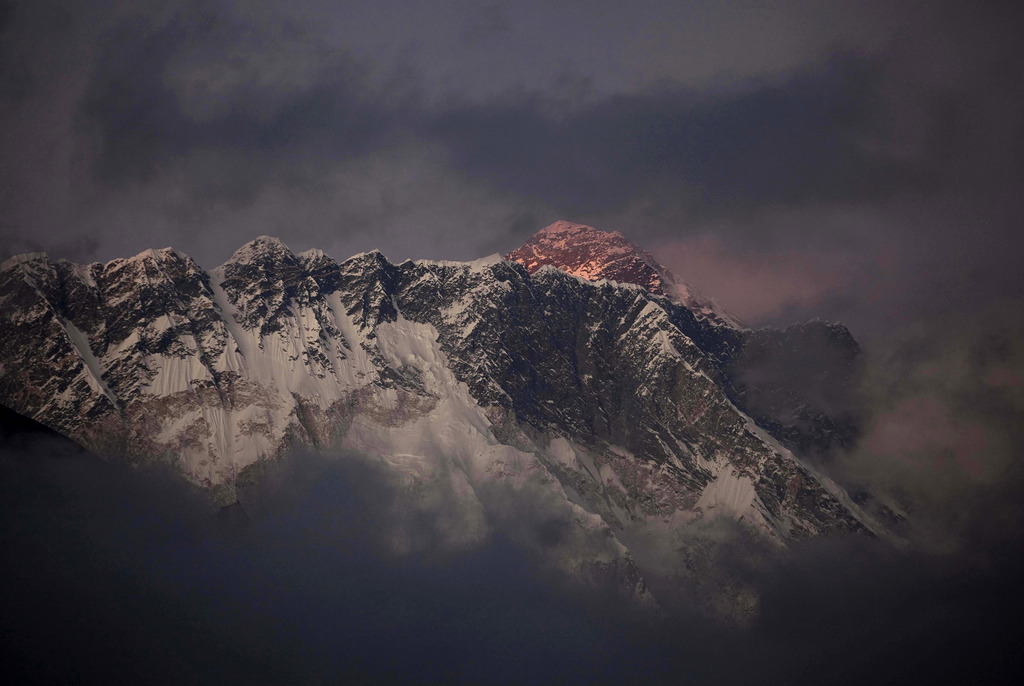 Ueli Steck repose désormais à l'ombre du plus haut sommet de la Terre.