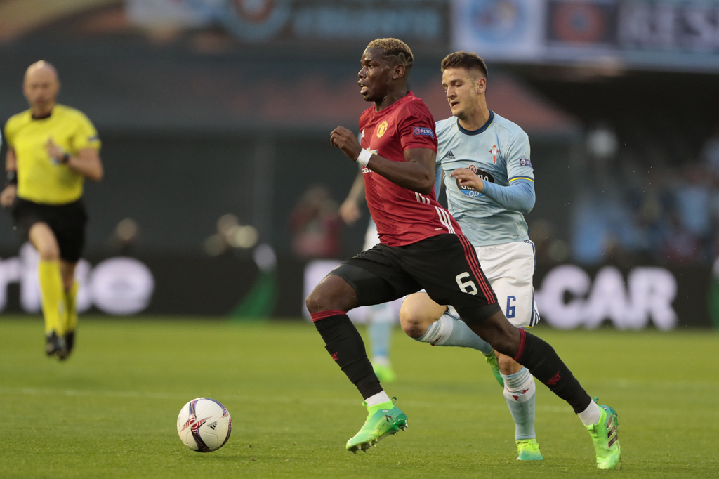 Malgré une prestation moyenne de Paul Pogba, Manchester United prend un avantage important en marquant à l'extérieur.