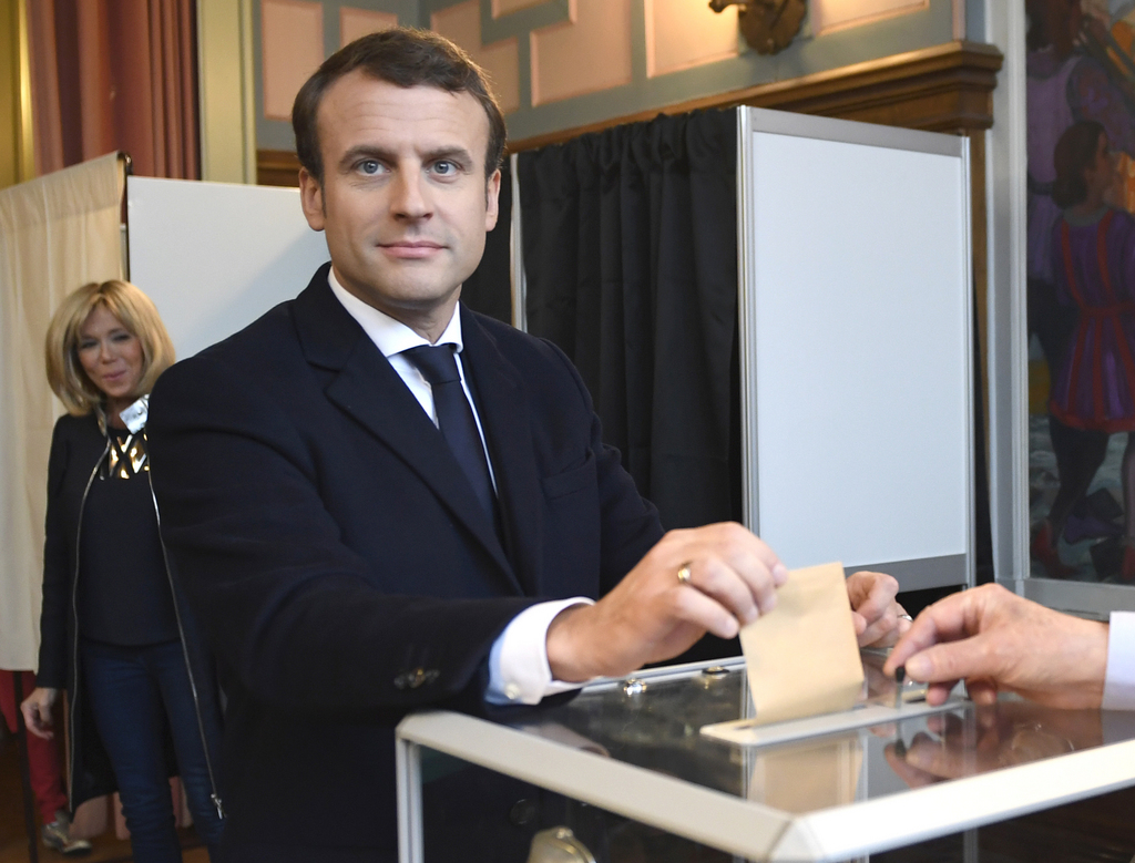 L'ancien ministre de l'Économie a déposé son bulletin à 11h00 dans un bureau de vote de l'hôtel de ville.