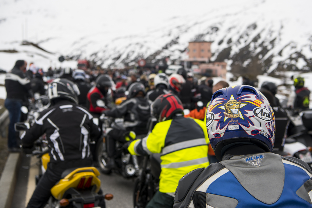 Un millier de motos et environ 1300 personnes ont participé à l'événement malgré une météo maussade.