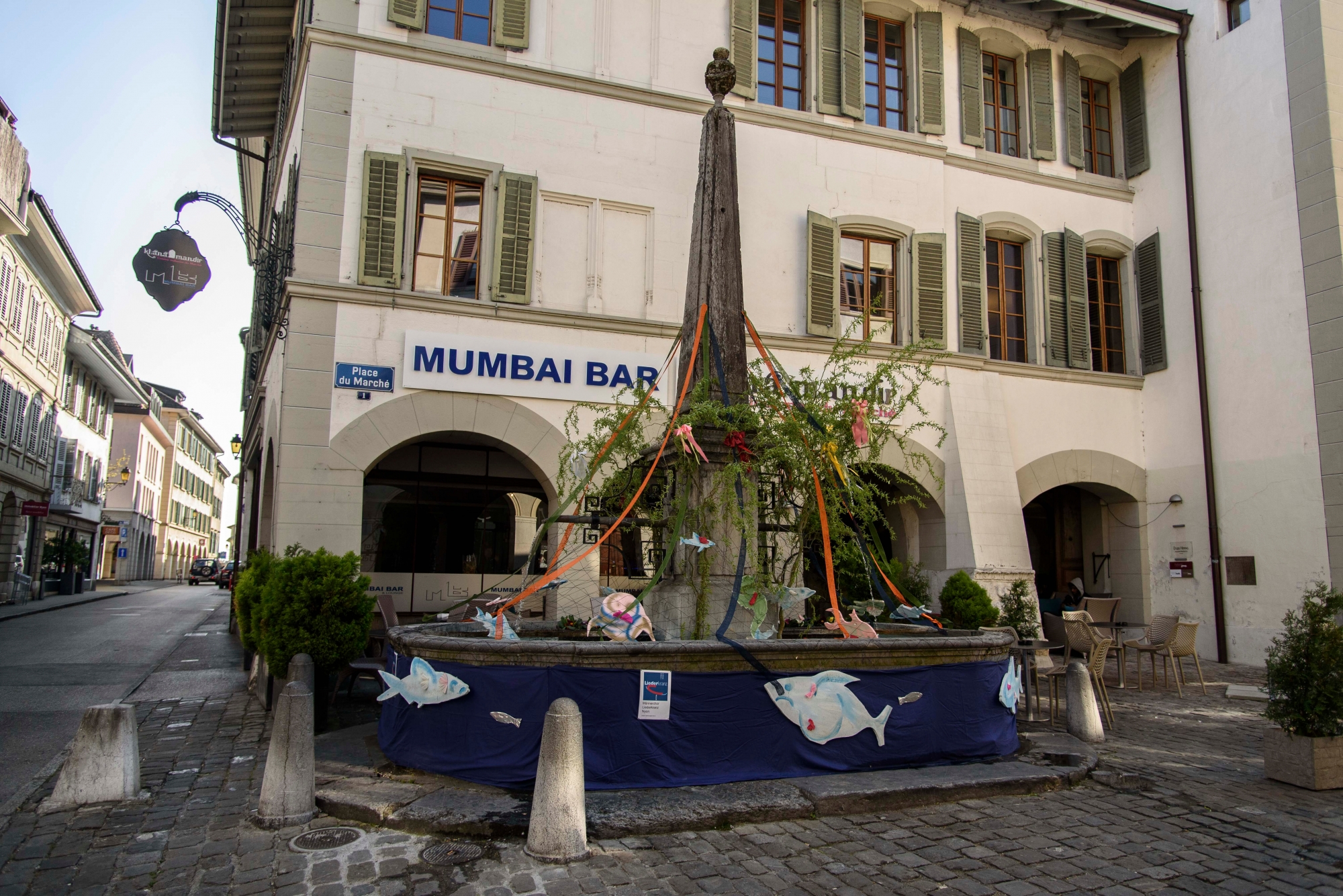 Nyon, jeudi 6 avril 2017, Fontaine de la Place du Marché, décorations de Pâques, photos Cédric Sandoz