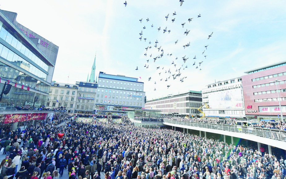 epa05899208 People gathered in Sergels Torg, central Stockholm, Sweden, 09 April 2017 for a 'Lovefest' vigil against terrorism following the terror attack on Drottninggatan, central Stockholm. A hijacked beer truck ploughed into pedestrians on Drottninggatan and crashed into Ahlens department store, killing four people, injuring 15 others late 07 April 2017.  EPA/MAJA SUSLIN  SWEDEN OUT SWEDEN STOCKHOLM TERROR ATTACK