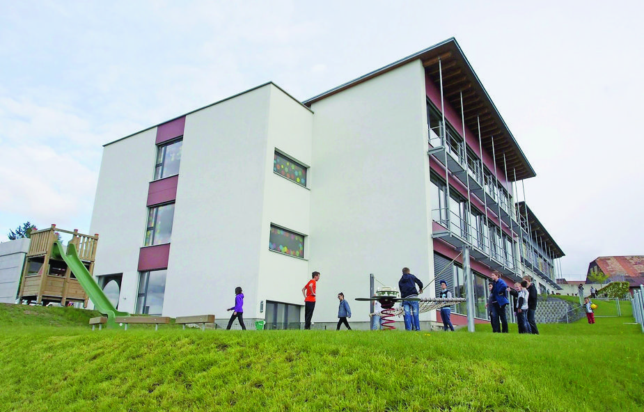 Einweihung des Erweiterungsbaus des Schulhauses in Courtion.
Alle Primarsch¸ler aus Misery-Courtion und Villarepos gehen nun hier zur Schule.
Bild: Das Schulhaus.

Foto: FN / Aldo Ellena, Courtion, 17.05.2013

FN / 18.05.2013, S.7
Lib. 29.03.2014, p.11 Das Schulhaus