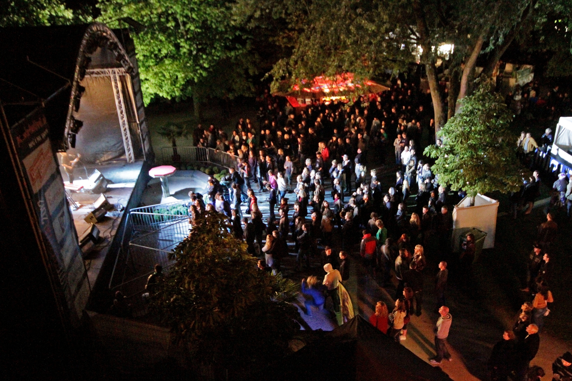 Morges, Samedi 15 Septembre 2012.
Ambiance et vue du ciel,
Paillotte Festival, parc de l'indépendance à Morges.
(LA CÔTE/SAMUEL FROMHOLD) Ambiance et vue du ciel / Paillotte Festival / Morges
Concert à 20h45