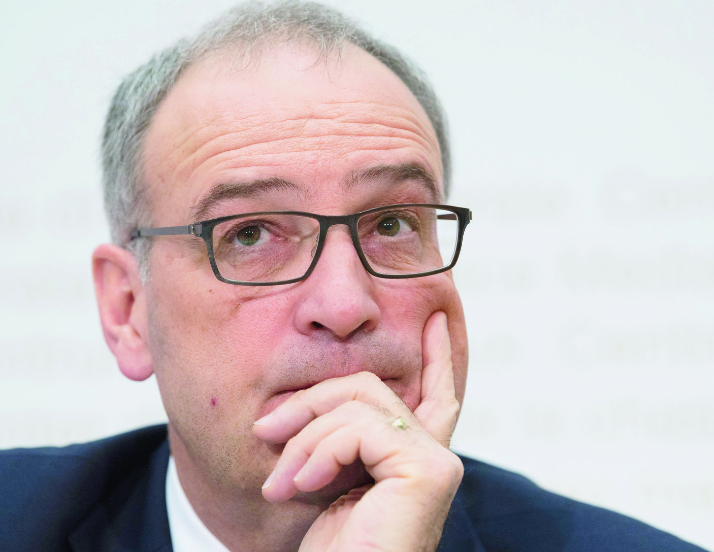 Bundesrat Guy Parmelin, Chef VBS, Eidgenoessisches Departement fuer Verteidigung, Bevoelkerungsschutz und Sport, an der Medienkonferenz "Sicherheit Schweiz", zum Jahresbericht des Nachristendienstes des Bundes, am Dienstag 2. Mai 2017 in Bern.(KEYSTONE/Marcel Bieri) SCHWEIZ PRESSEKONFERENZ JAHRESBERICHT NACHRITENDIENST