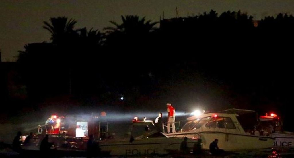 Au petit matin, les secours s'activaient toujours pour retrouver d'éventuels autres corps.