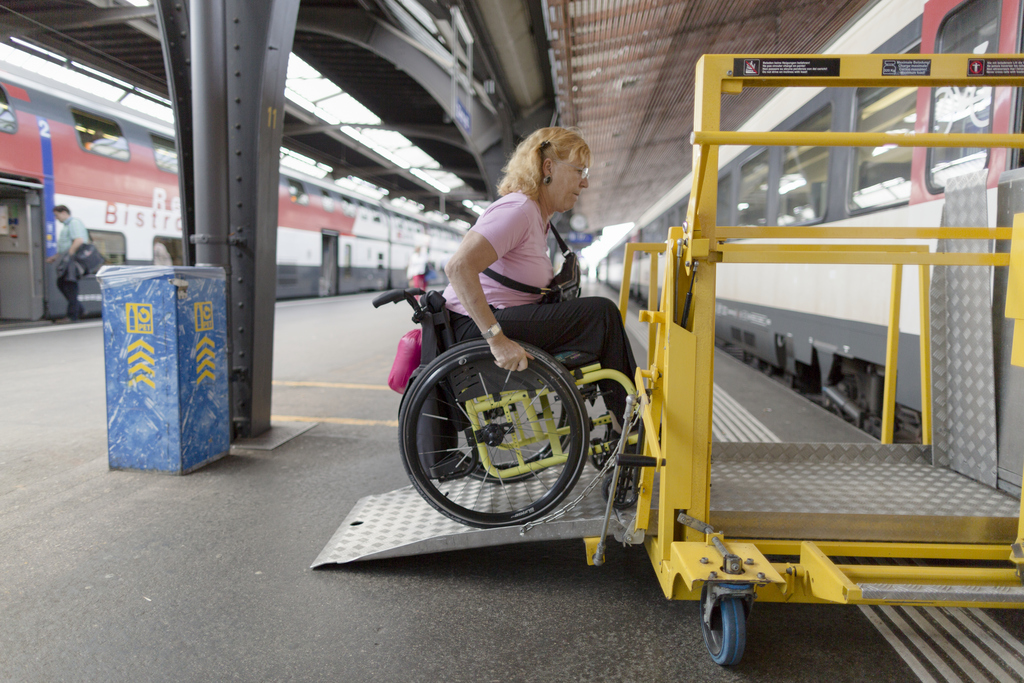 La loi sur l'égalité des personnes handicapées (LHand) est entrée en vigueur en 2004.