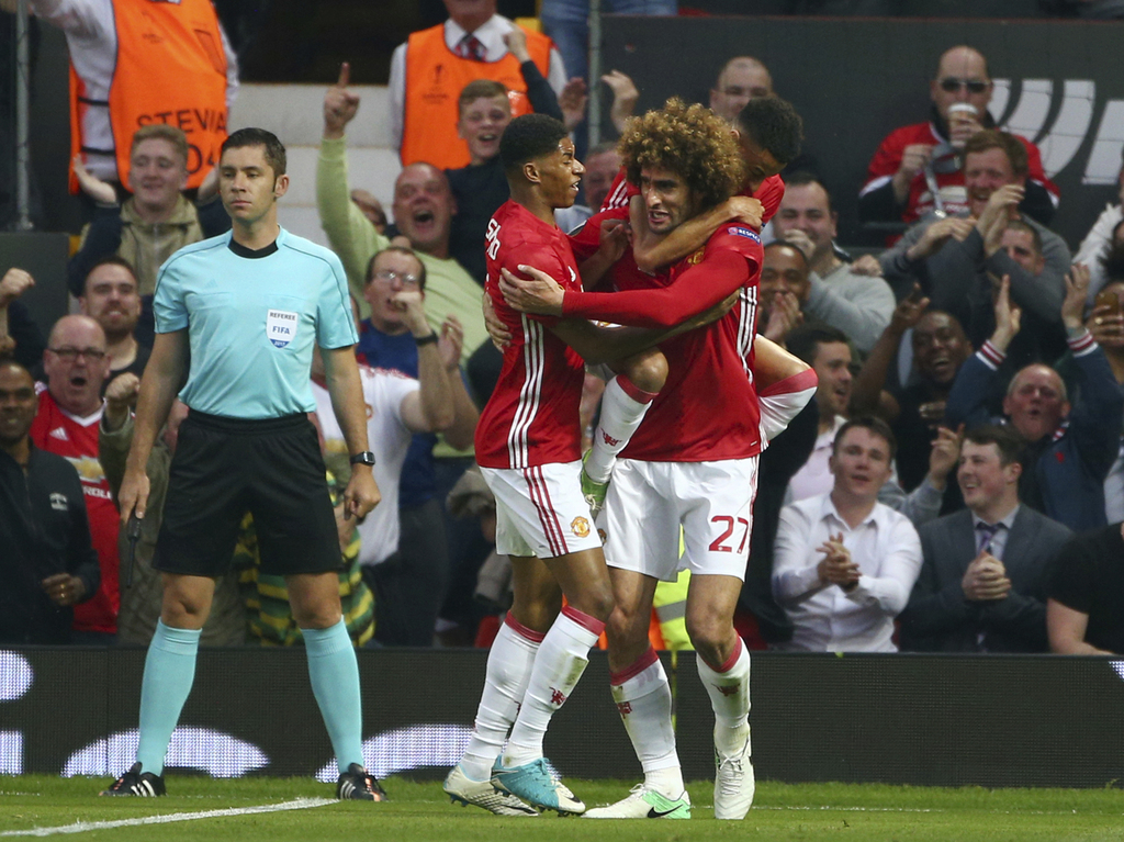 Marouane Fellaini (à droite) a ouvert le score pour Manchester United à la 17e minute.