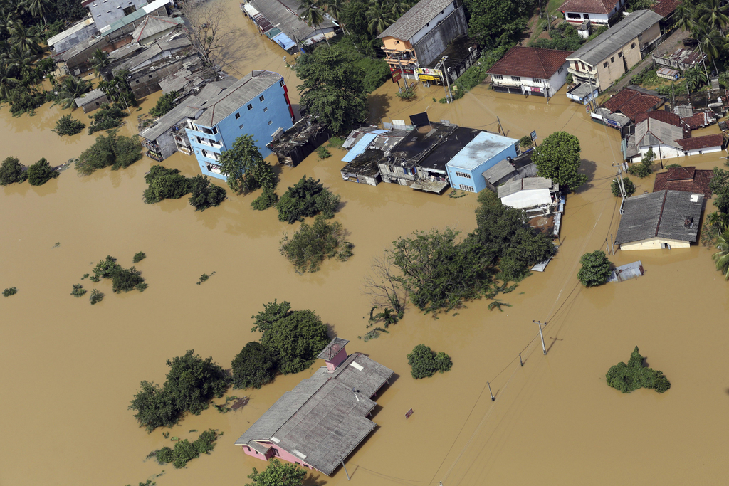 Des pluies torrentielles vendredi ont causé inondations et glissements de terrain dans cette île de l'Océan Indien.