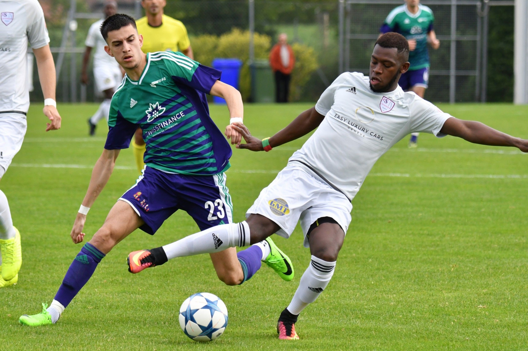 Foot 2em ligue interr?gionale USTS- CS Interstar ici Fitim Rugovaj de USTS face a Manssour Thiam Coppet le 13.5.2017 ? photo Michel Perret