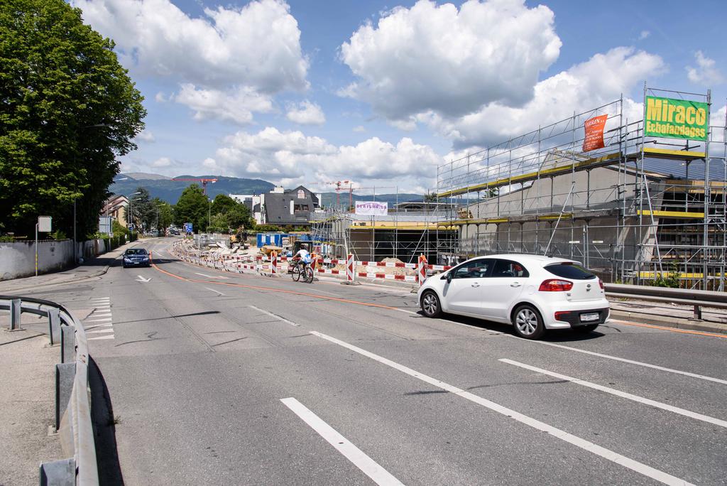 Les travaux empiètent sur la route. En conséquence, la présélection a été raccourcie pour maintenir une circulation dans les deux sens.