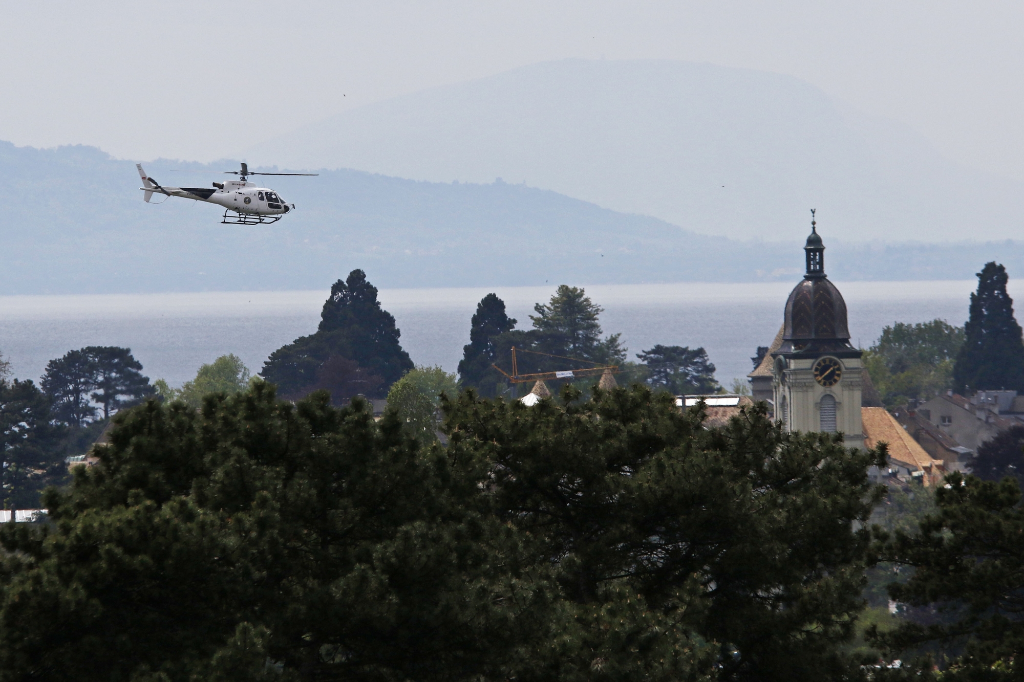 Depuis les tours du Quartier de la Gracieuse, Lundi 9 mai 2016, Hélicoptère de la gendarmerie vaudoise.