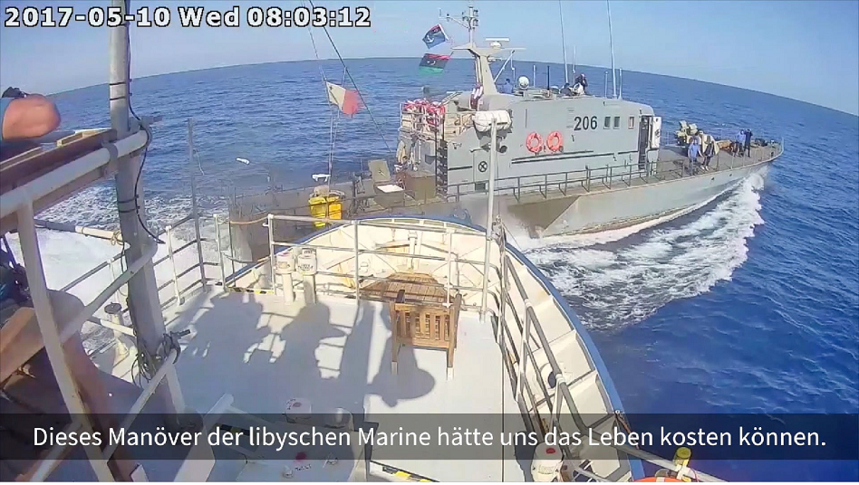L'ONG accuse les gardes-côtes libyens d'avoir entrepris une manœuvre extrêmement dangereuse.
