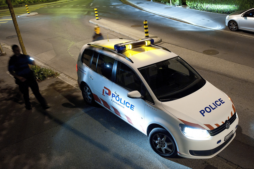 Deux bagarres se sont produites à Lausanne dans la nuit de samedi à dimanche.

Des policiers de la ville de Lausanne en intervention en ville de Lausanne, ce vendredi soir 5 aout 2011. (KEYSTONE/Dominic Favre)