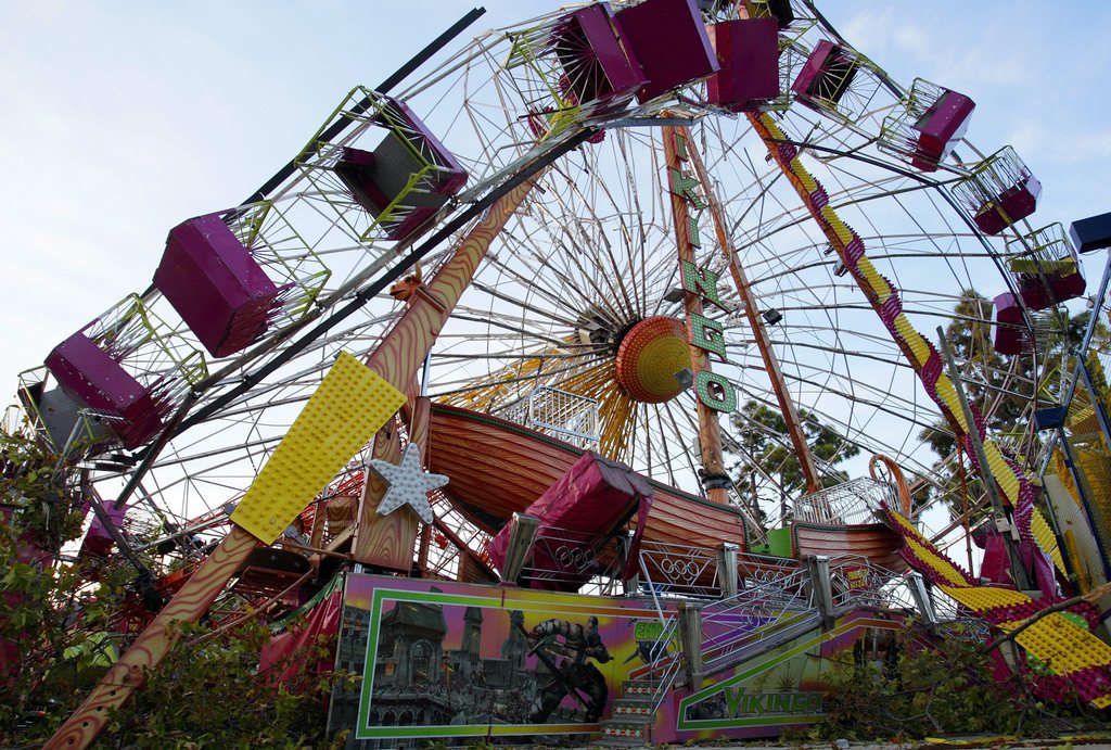 Dans ce parc d'attractions proche de Valence, une grande roue s'est effondrée.