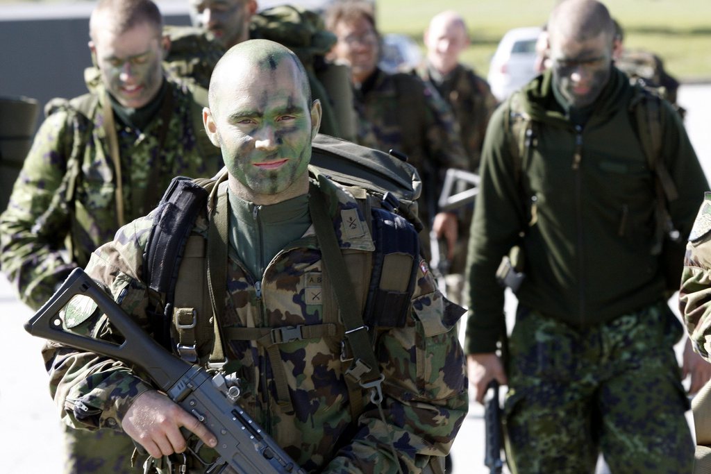 Les uniformes de l'armée suisse seraient confectionnés dans des conditions douteuses, selon la déclaration de Berne et plusieurs autres ONG.