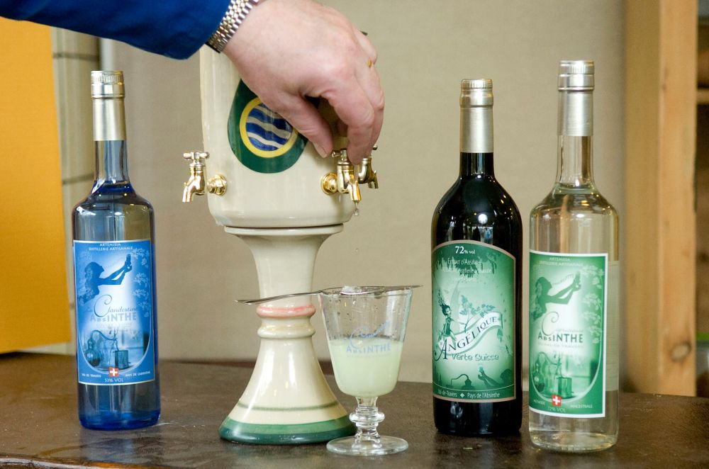 De nombreuses distilleries clandestines ont maintenu en vie la fée verte pendant le 20e siècle.
