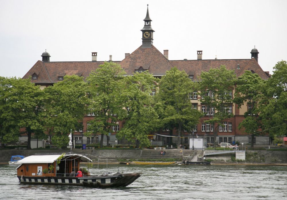 En 1985, la Confédération s'était déjà servie d'un bateau du Rhin comme centre d'enregistrement.