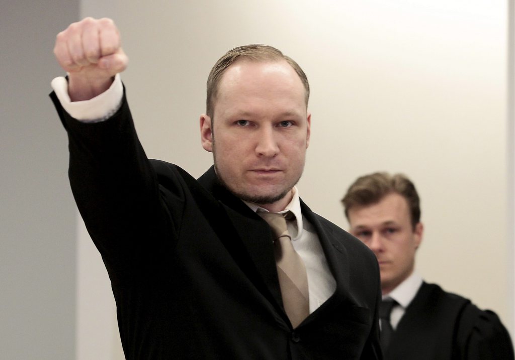 L'extrémiste de droite norvégien Anders Behring Breivik a été reconnu coupable vendredi d'"actes terroristes" pour le meurtre de 77 personnes. Il a été condamné à 21 ans de prison, une peine qui peut être prolongée.