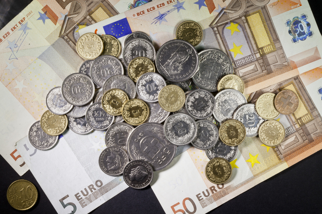 L'euro s'est apprécié ce vendredi matin. La monnaie unique européenne a franchi le cap de 1,21 francs à 10 heures.