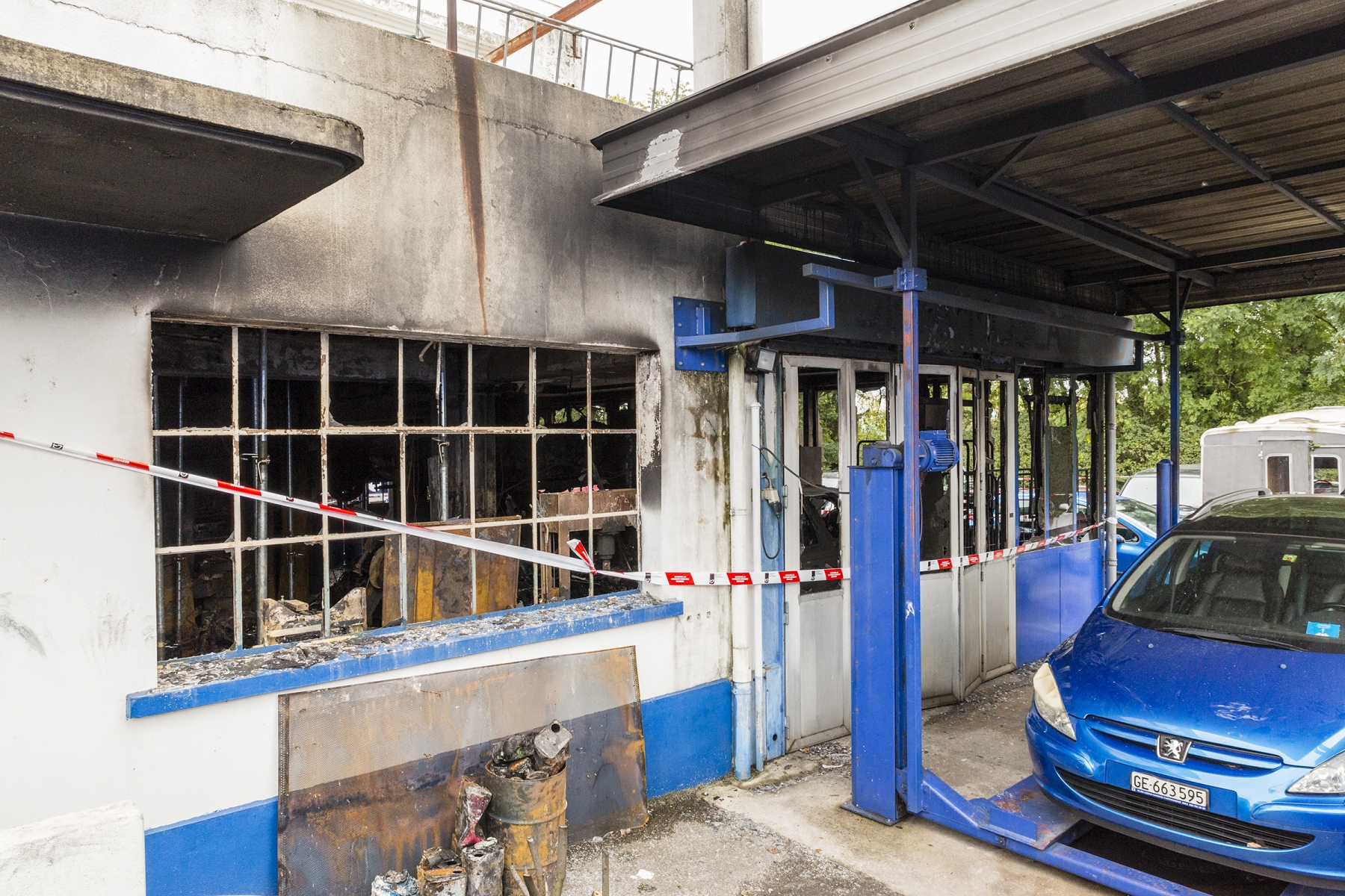 Le garage a été ravagé par un incendie samedi.