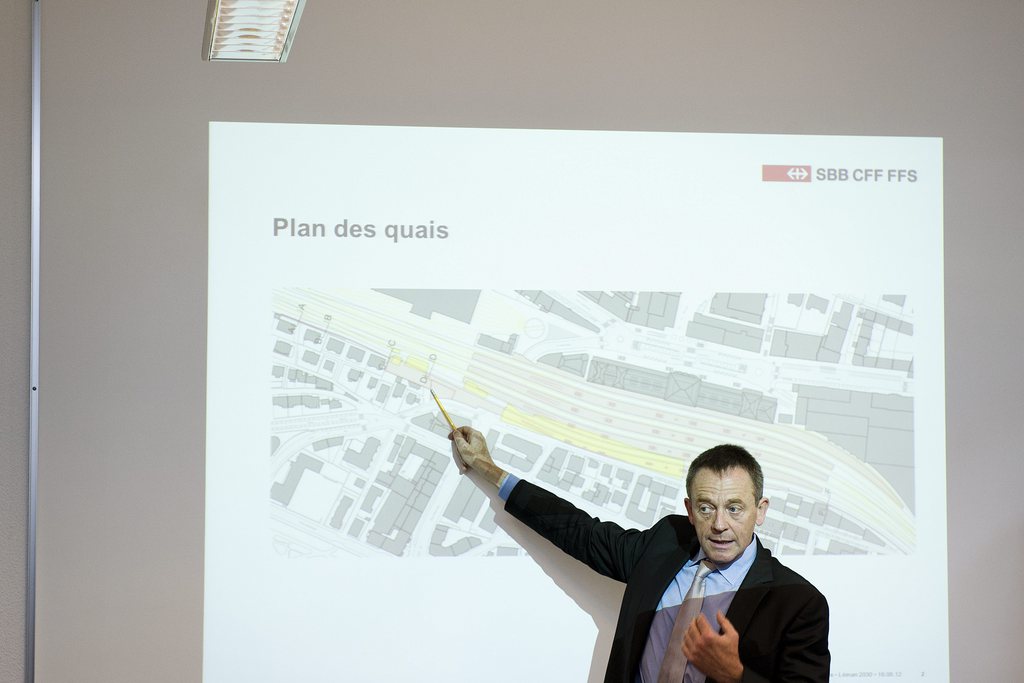 Laurent Staffelbach, chef de projet Léman 2030 au CFF, parle lors d'une conférence de presse sur le développement de la gare CFF de Lausanne ce jeudi 16 aout 2012 à Lausanne.