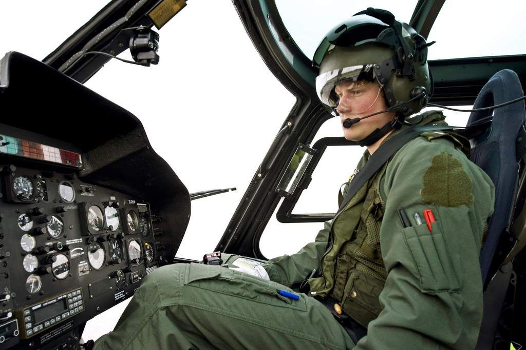 Harry pilote des hélicoptères Apaches.