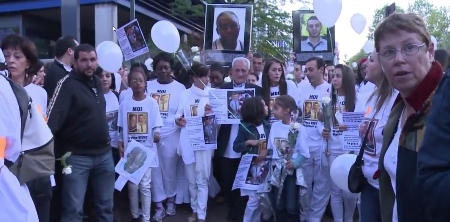 Une marche blanche pour les deux tués par les sept jeunes, a réuni 10'000 personnes mardi à Grenoble.