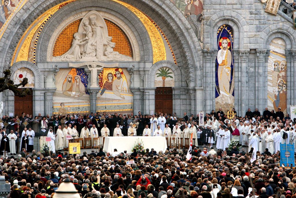 Parmi les miraculés de Lourdes, il y a beaucoup de femmes, beaucoup de français et beaucoup de religieux. 